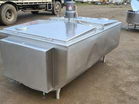 1570lt STAINLESS STEEL TANK, MILK VAT - picture1' - Click to enlarge