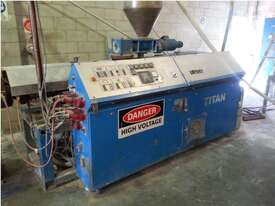 Twin Screw Plastics Extruder - PRICE REDUCED TO CLEAR - picture0' - Click to enlarge