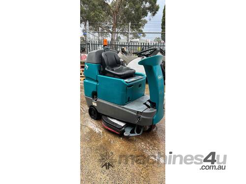 Tennant t7 scrubber