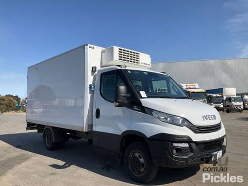 2018 Iveco Daily S 4 Door Cargo Van Side View Car Pics