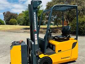 JUNGHEINRICH EFG115 1.5T 3 WHEEL ELECTRIC FORKLIFT 5M LIFT ***MAKE AN OFFER*** - picture0' - Click to enlarge