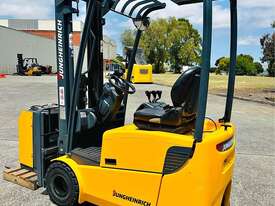 JUNGHEINRICH EFG115 1.5T 3 WHEEL ELECTRIC FORKLIFT 5M LIFT ***MAKE AN OFFER*** - picture0' - Click to enlarge