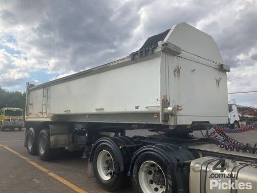 2014 Johnston Tandem Axle Bin Chassis Tipper