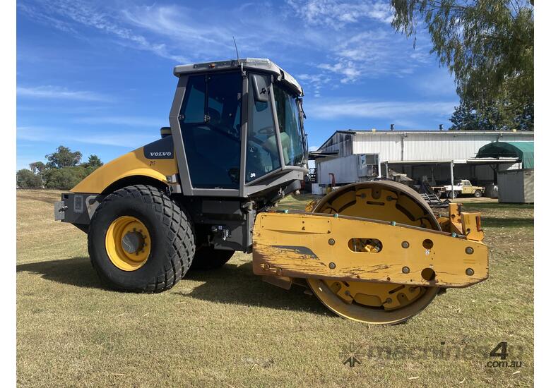 caption GRAND MOTOR GROUP - Volvo SD130D Smooth Drum Vibrating Roller. One owner Ex Council Unit.