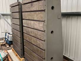 Matching Pair of cast iron angle plates - picture0' - Click to enlarge