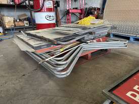 1 x Pallet Of Signs - picture0' - Click to enlarge