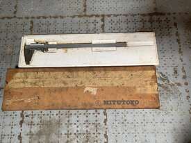 Mitutoyo Vernier Calipers in Box - picture2' - Click to enlarge
