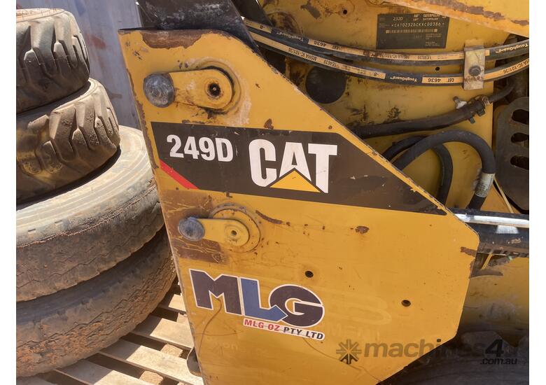 caption 2017 Caterpillar 232D Skid Steer Loader