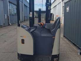 CROWN DOUBLE REACH TRUCK RD S700 1.4T 6.8m Mast - picture0' - Click to enlarge