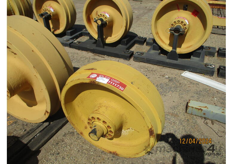 caption 111-1730 - CATERPILLAR D8N, D8R AFTERMARKET IDLER GP TRACK FRONT