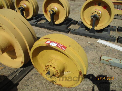caption 111-1730 - CATERPILLAR D8N, D8R AFTERMARKET IDLER GP TRACK FRONT
