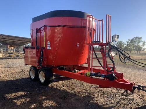 NDE FS 700 Feed Mixer Wagon