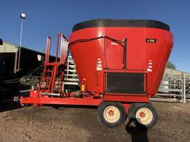 NDE FS 700 Feed Mixer Wagon - picture2' - Click to enlarge