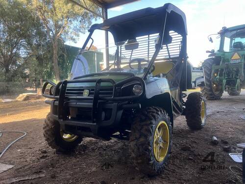 2015 John Deere 825i Gator 