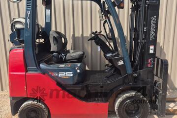 2010 Toyota LPG Forklift with Container Mast