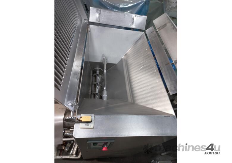 caption Risco TR130 Meat Grinder