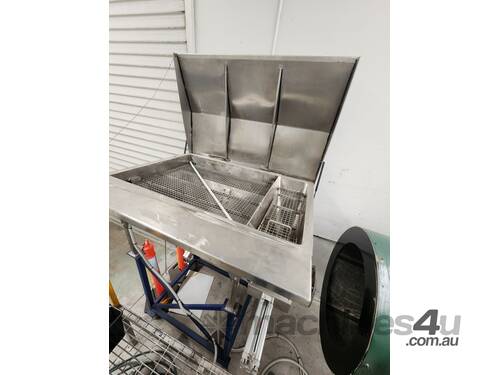 caption Floveyor Industrial Hopper Feeder (REDUCED)