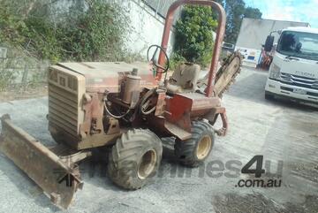 2310 Ditch Witch trencher , 35 hp Deutz , good chain , starts and drives good, Dimantling ,