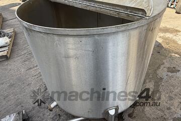 530L Stainless Steel holding tank vessel BSM fittings 3 legs level sensor