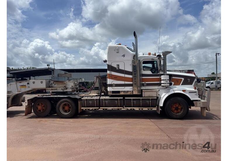 caption Kenworth T658