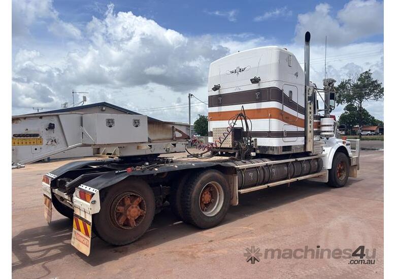 caption Kenworth T658