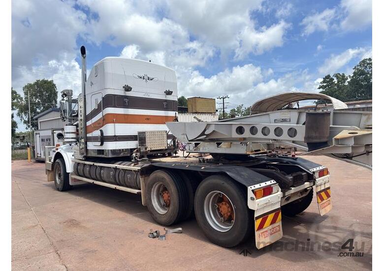 caption Kenworth T658