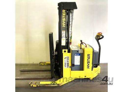 caption HYSTER W30ZR Reach Stacker