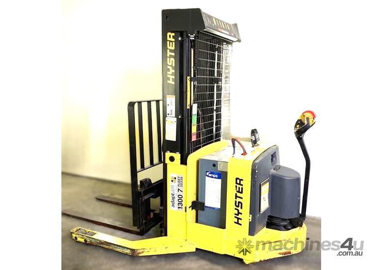 caption HYSTER W30ZR Reach Stacker