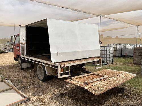 caption 1992 Ford Trader 4x2 Tray Truck