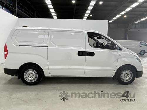 caption 2017 Hyundai iLoad Van (Diesel) (Auto)