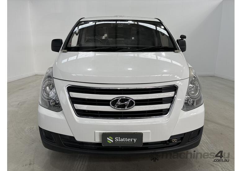 caption 2017 Hyundai iLoad Van (Diesel) (Auto)