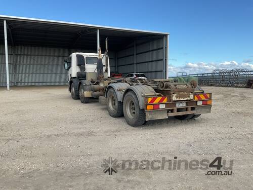 caption 2004 Scania 124G 420 Hook Truck