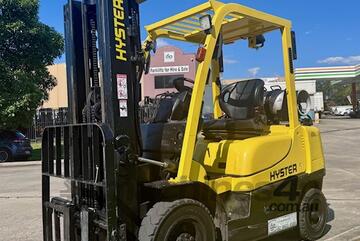 F1320 Hyster 2.5 Tonne Container Mast forklift with front camera