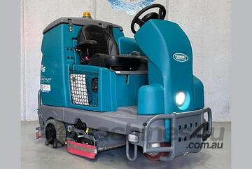 Tennant ( )T16 Ride-On Scrubber