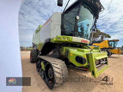 caption (8735) 2013 CLAAS Lexion 770T & MacDon FD70