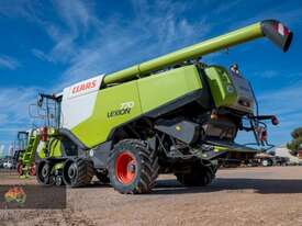(8735) 2013 CLAAS Lexion 770T & MacDon FD70 - picture2' - Click to enlarge
