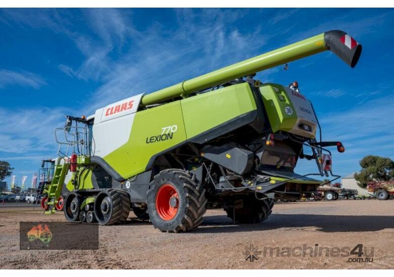 caption (8735) 2013 CLAAS Lexion 770T & MacDon FD70