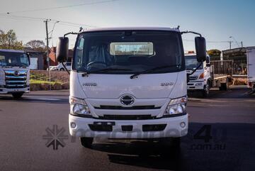 2025 Hino 300 series 617 Manual Tipper