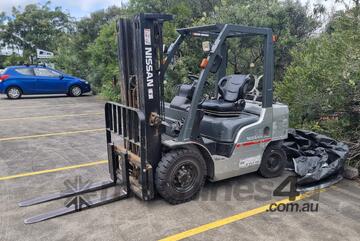 Nissan 2,5t LPG Forklift, 3 Stage Mast - 4750mm Lift & Sideshift Nissan 2,5t LPG Forklift, 3 Stage Mast - 4750mm Lift & Sideshift