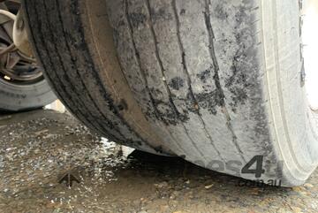 2006 Maxitrans ST-3-38 Tri Axle Roll Back Refrigerated Pantech A Trailer