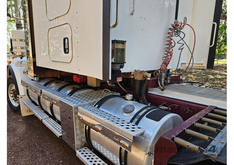 2011 Kenworth T659 Prime Mover - 600HP Cummins, 18 Speed Manual, 140T Rated