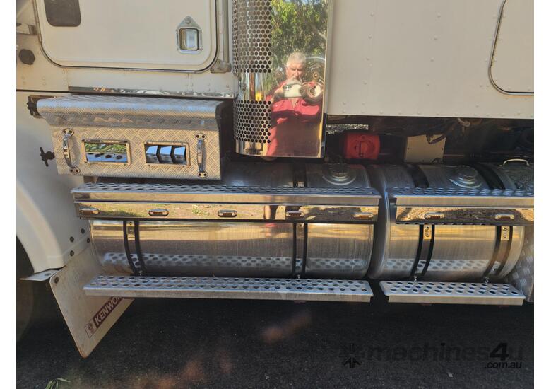 2011 Kenworth T659 Prime Mover - 600HP Cummins, 18 Speed Manual, 140T Rated