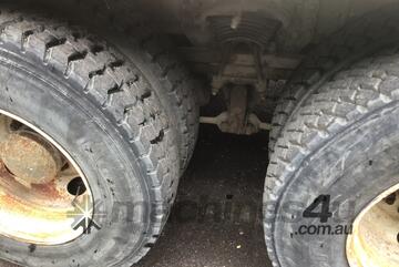 2003 Sterling LT7500 6x4 Concrete - Agitator