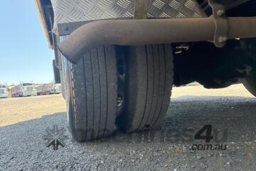 Hino 2003   DUTRO Pantech