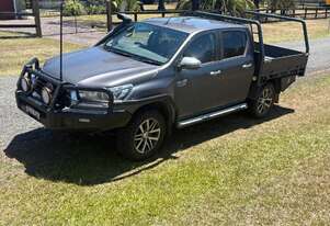 Toyota 2019   Hilux SR5 Ute