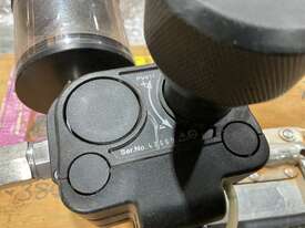 *UNRESERVED* 2 x Druck  PV 411 Pneumatic/Hydraulic Hand-pumps - picture0' - Click to enlarge