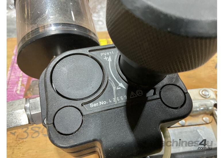 *UNRESERVED* 2 x Druck  PV 411 Pneumatic/Hydraulic Hand-pumps