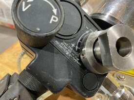 *UNRESERVED* 2 x Druck  PV 411 Pneumatic/Hydraulic Hand-pumps - picture0' - Click to enlarge