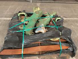 *UNRESERVED* Pallet of Earthmoving GET's Including Bucket Teeth & Vertical Wear Plates - picture1' - Click to enlarge