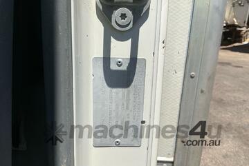 Hino 2011   300 617 Pantech